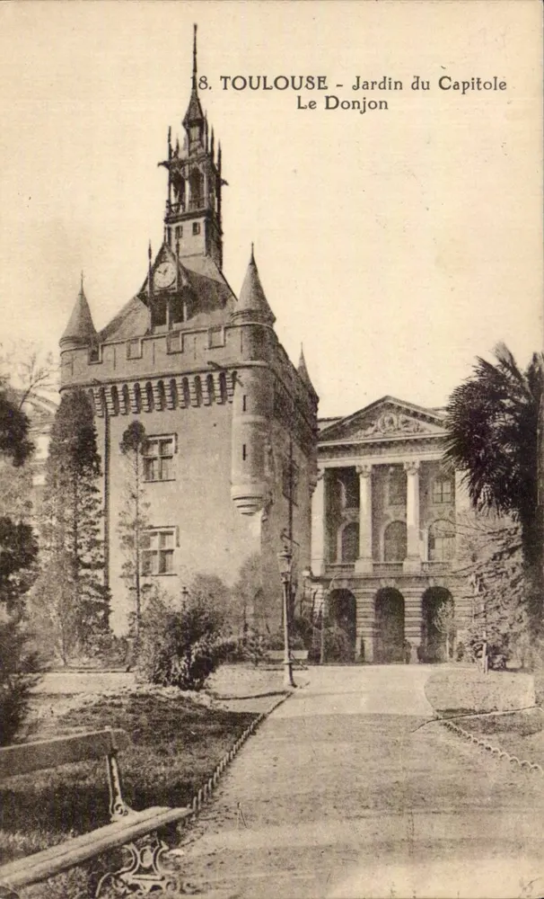 Toulouse - Jardin du Capitole - Le Donjon - Frente