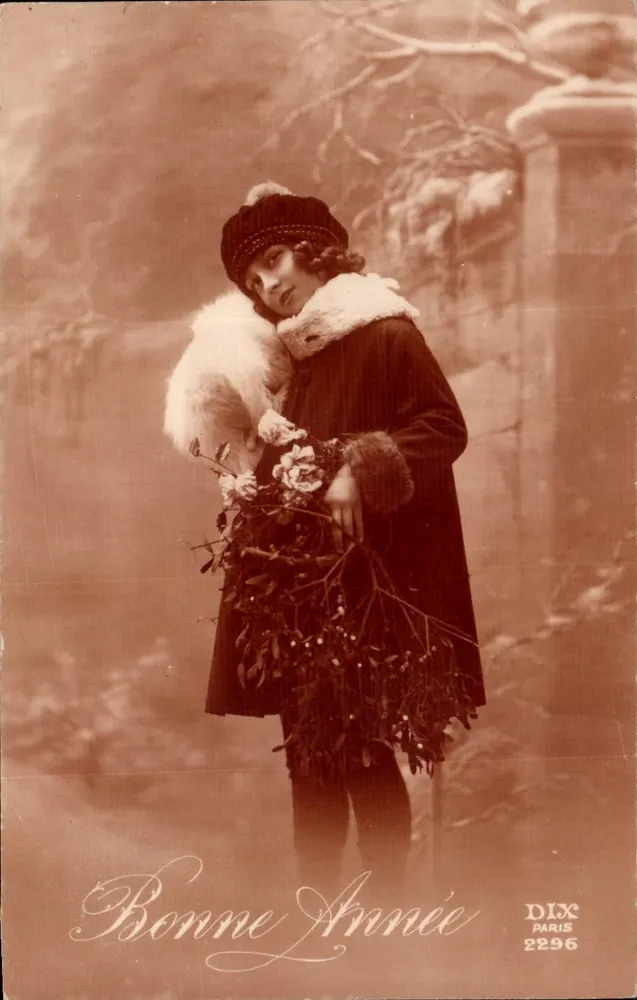 Frau in Pelzjacke mit Eberesche — Frohe Weihnachten — DIX PARIS 2296 - Vorderseite