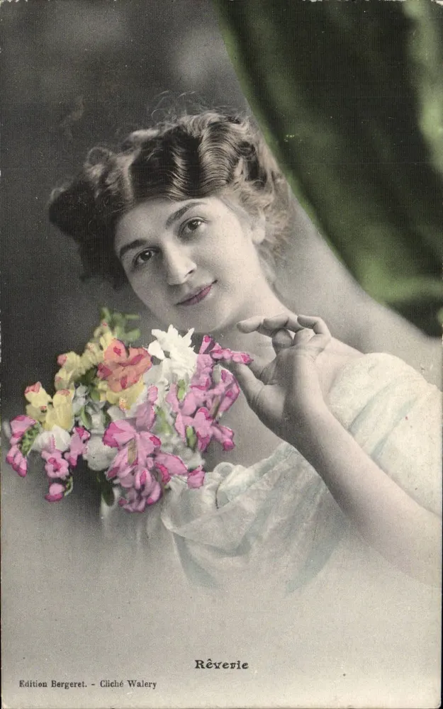 Junge Frau in leichtem Kleid mit einem Strauß bunter Blumen — Traum — Edition Bergeret, Cliché Walery - Vorderseite