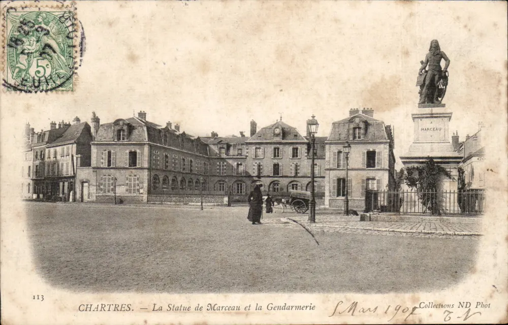 Chartres — Die Statue von Marceau und die Gendarmerie — Sammlung ND Phot - Vorderseite