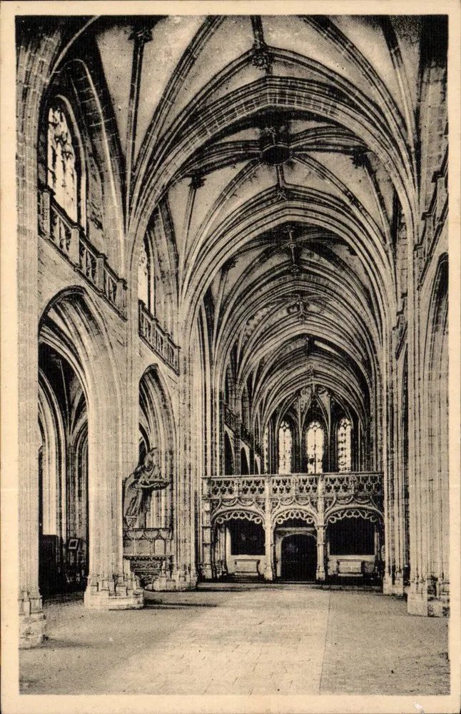 Bourg — Igreja de Brou — A nave — Editor: 3 Bourg, Igreja de Brou - Frente