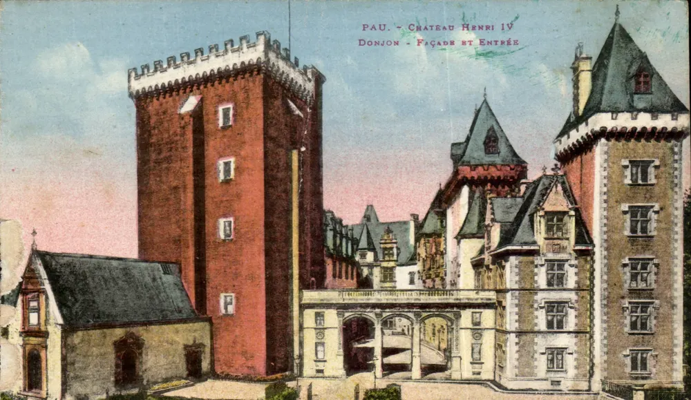 Pau - Castelo de Henri IV - Torre de defesa, fachada e entrada - Frente