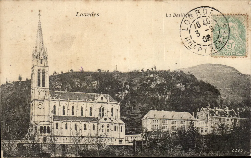 Lourdes — A Basílica — Editor desconhecido, n° 2207 - Frente