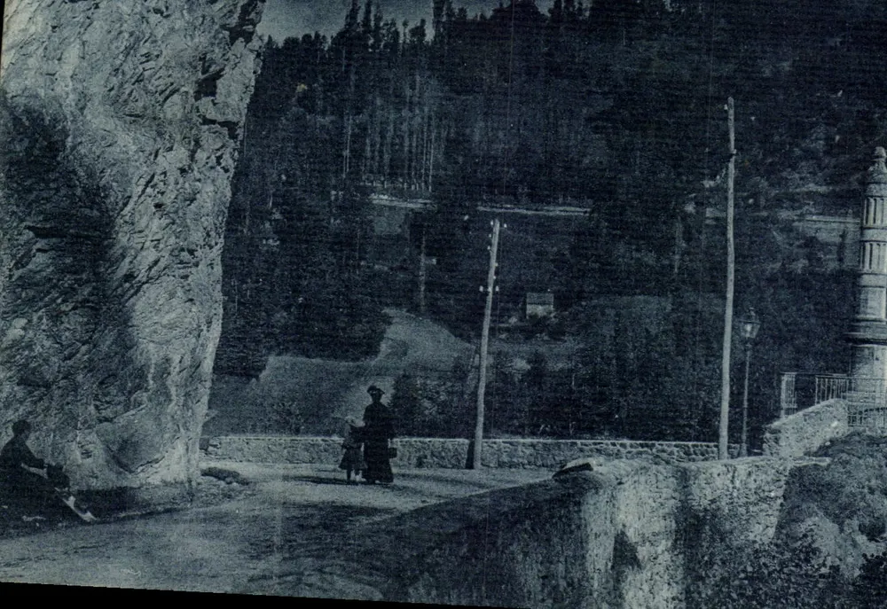 Die Pyrenäen - Nacht - Luz St Sauveur — Die Säule der Herzogin von Berry - Vorderseite