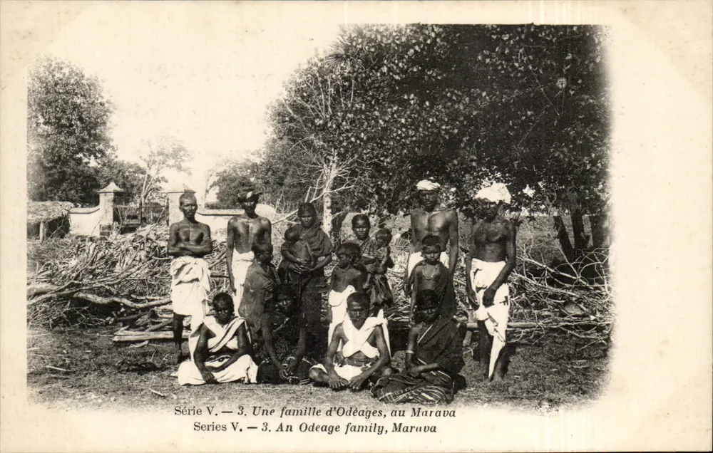 Une famille d'Odeages, au Marava — Série V.3 — Éditeur : Évre des Écoles Industrielles de l'Inde méridionale - Recto