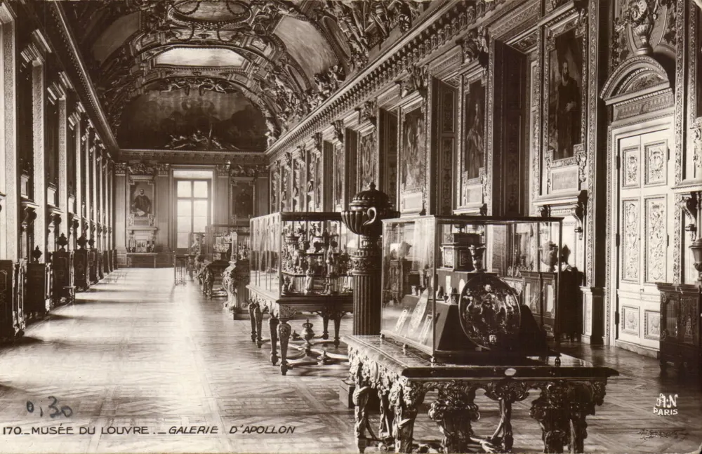 Musée du Louvre — Galerie d'Apollon — J.A.N. Paris - Recto