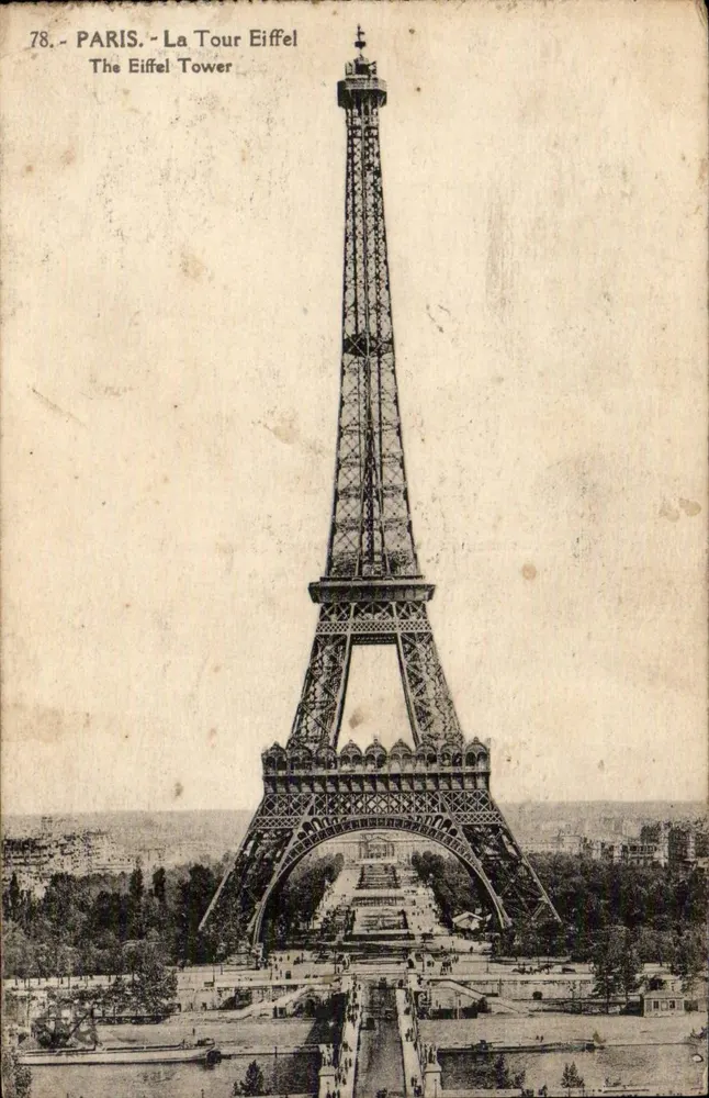Paris - A Torre Eiffel — vista da torre com inscrição multilingue — série 78 - Frente