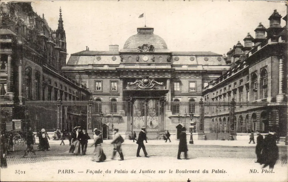 Paris — Fassade des Palais de Justice am Boulevard du Palais — ND. Phot. - Vorderseite