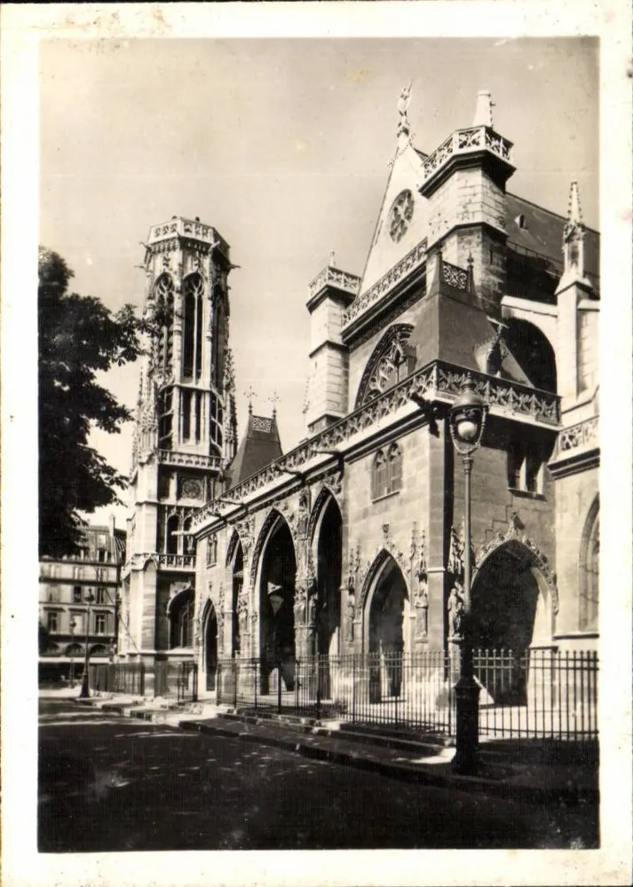 Igreja de Saint-Germain-l'Auxerrois — Portal e Torre da Prefeitura — Edições de Luxo « Estel » n° 4601 - Frente