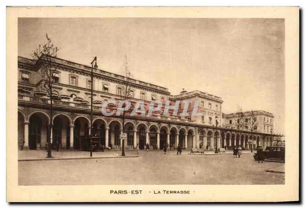 Paris-Est - A Terrasse — vista da estação com arco e carros da época — Edição Pelleman, 5, Rue Laure-Spall, Paris - Frente