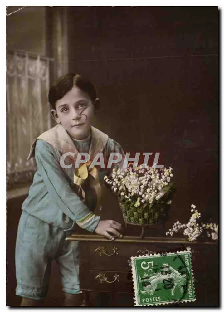 Kind mit Blumenstrauß — Fotografie — unbekannter Verlag - Vorderseite