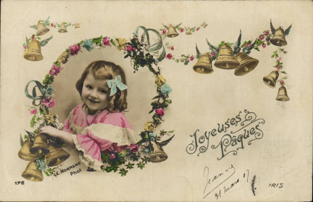 Lächelnde Mädchen in einem Blumengitter — Frohe Ostern — Lé Normando Phot, n°176 - Vorderseite