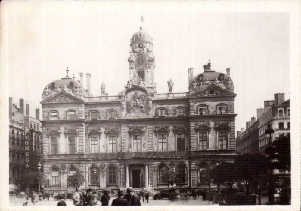 Hotel de Ville de Lyon — vista da fachada principal — editor OMEGA - Frente
