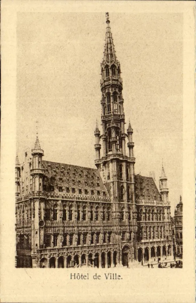 Hotel de Ville — vista do edifício com sua torre gótica — editor não identificado - Frente