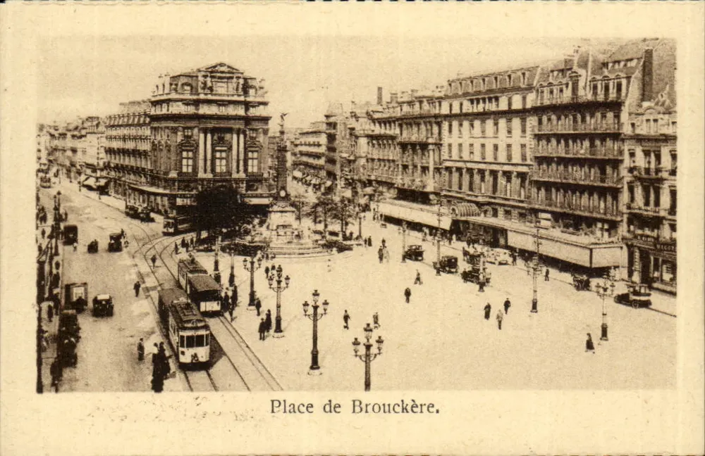 Place de Brouckère — uitzicht op de plein met tram en monument — serie-nummer niet zichtbaar - Voorkant