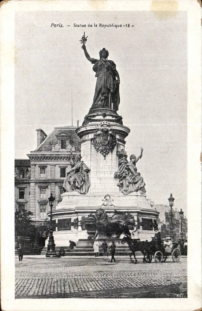 Paris — Estátua da República — M.K.S.C. - Frente