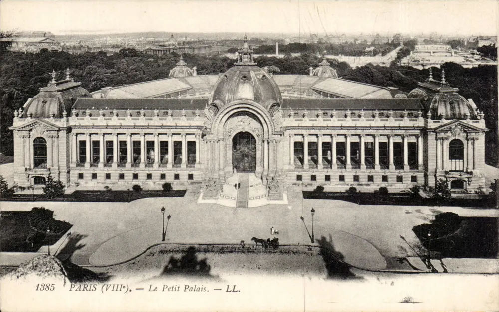Paris (VIIIe) — O Pequeno Palácio — LL. - Frente