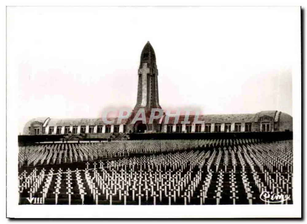 Cemitério militar de Douaumont — vista geral — editor C. Amy, n° VIII - Frente