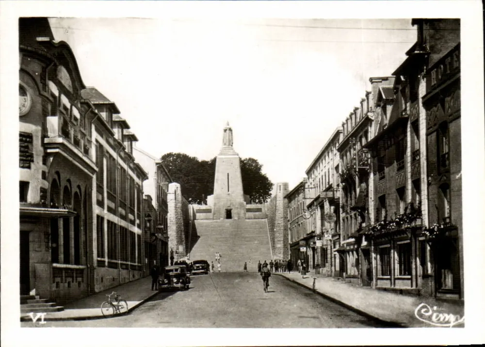 Place du Marché — Monument aux Morts — Imp. Cimp - Frente