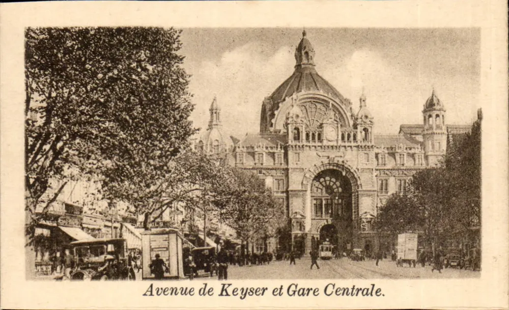 Avenue de Keyser und Hauptbahnhof — Ansicht des Bahnhofs mit Straßenbahn und Fußgängern — unbekannter Verlag, Seriennummer nicht sichtbar - Vorderseite