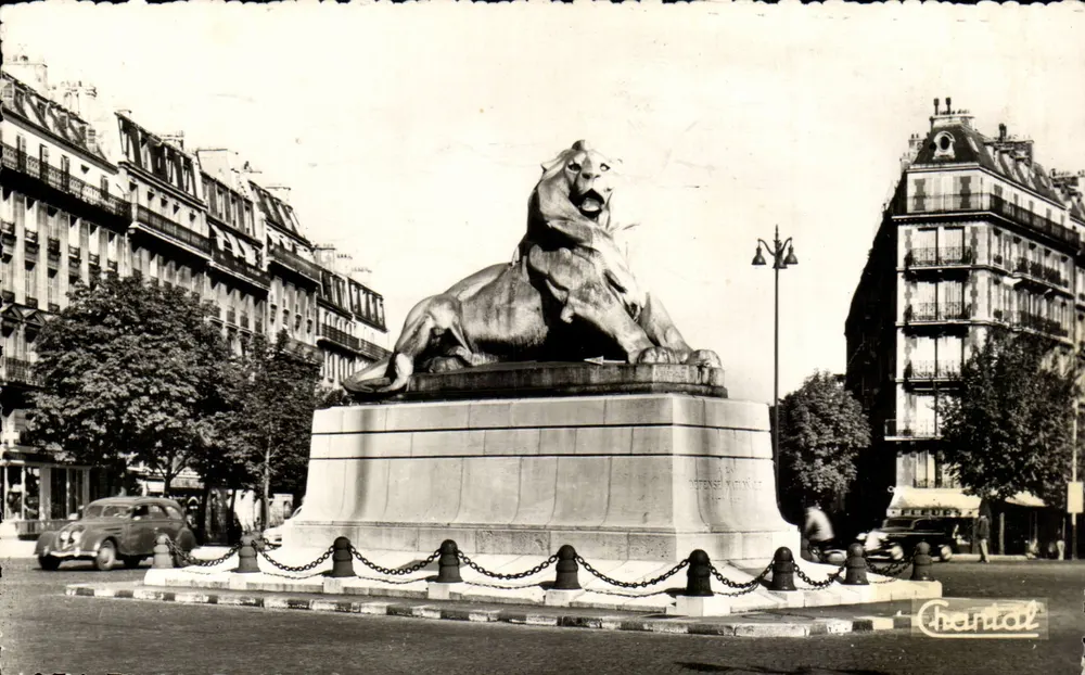 O Leão de Belfort — Paris — Edições Chantal - Frente