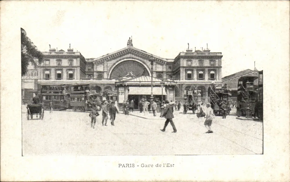 Paris - Gare de l'Est — vista da fachada e da praça — editor não identificado - Frente