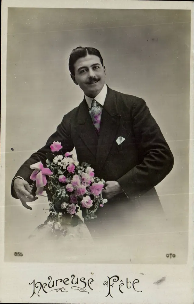 Mann in Anzug — Blumenstrauß haltend — Photo OTO 855 - Vorderseite