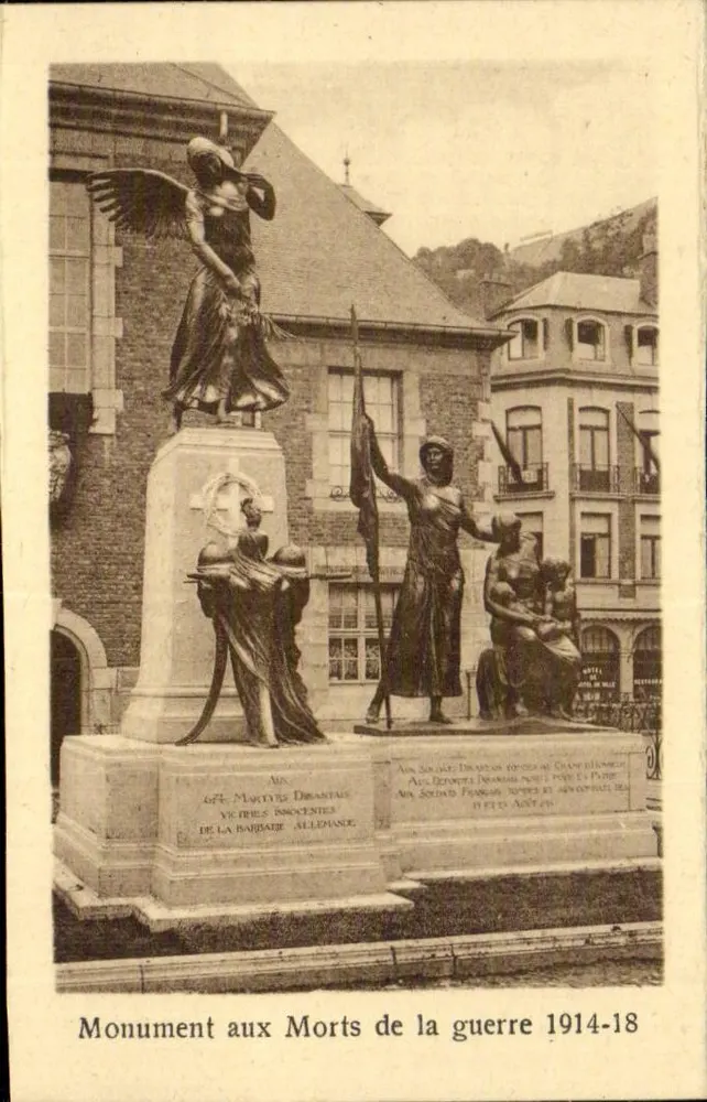 Kriegsdenkmal 1914-18 — Statue eines Engels und Soldaten — kein Verleger oder Nummer sichtbar - Vorderseite