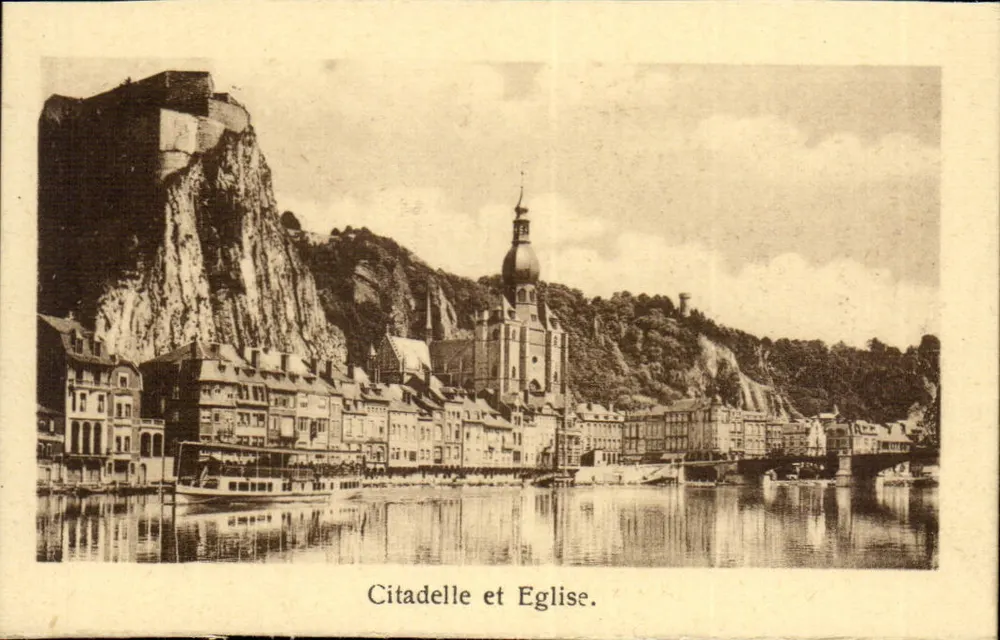 Citadela e Igreja — vista da margem do rio e da rocha - Frente