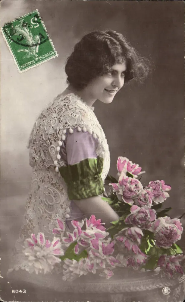 Junge Frau mit Rosenstrauß — Verleger R. 6043 - Vorderseite