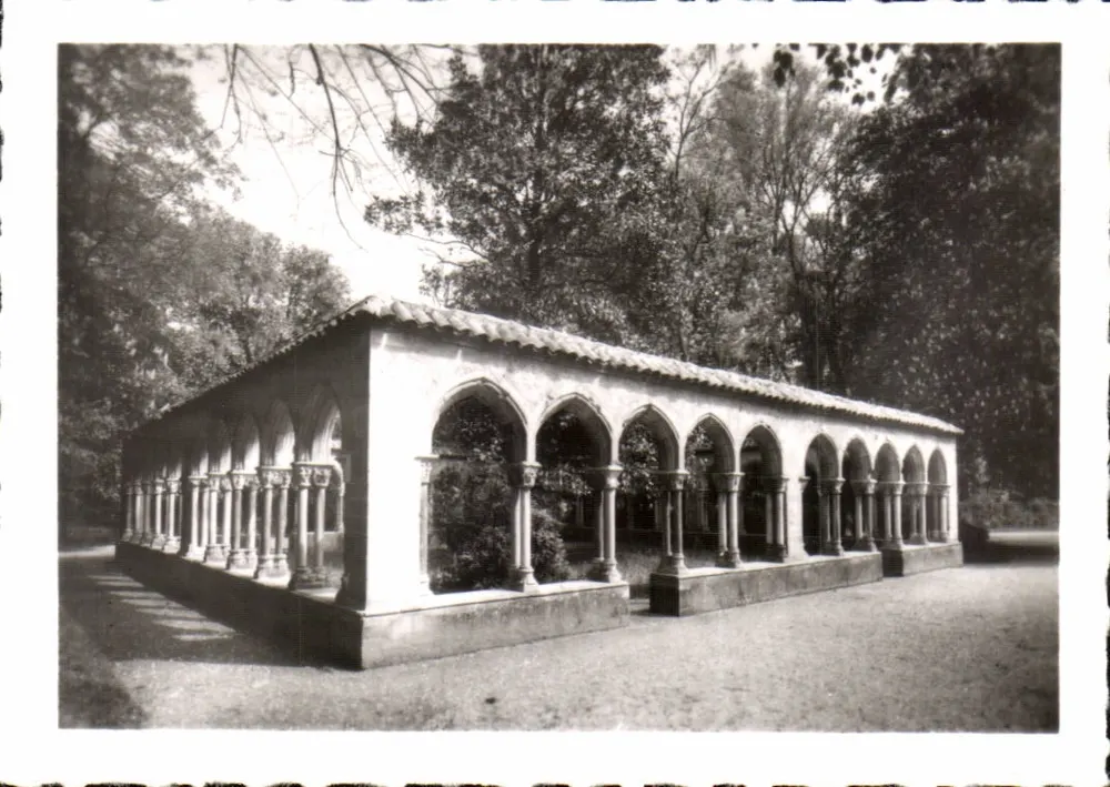 Tarbes - Jardim Massey e o Cloître - Frente