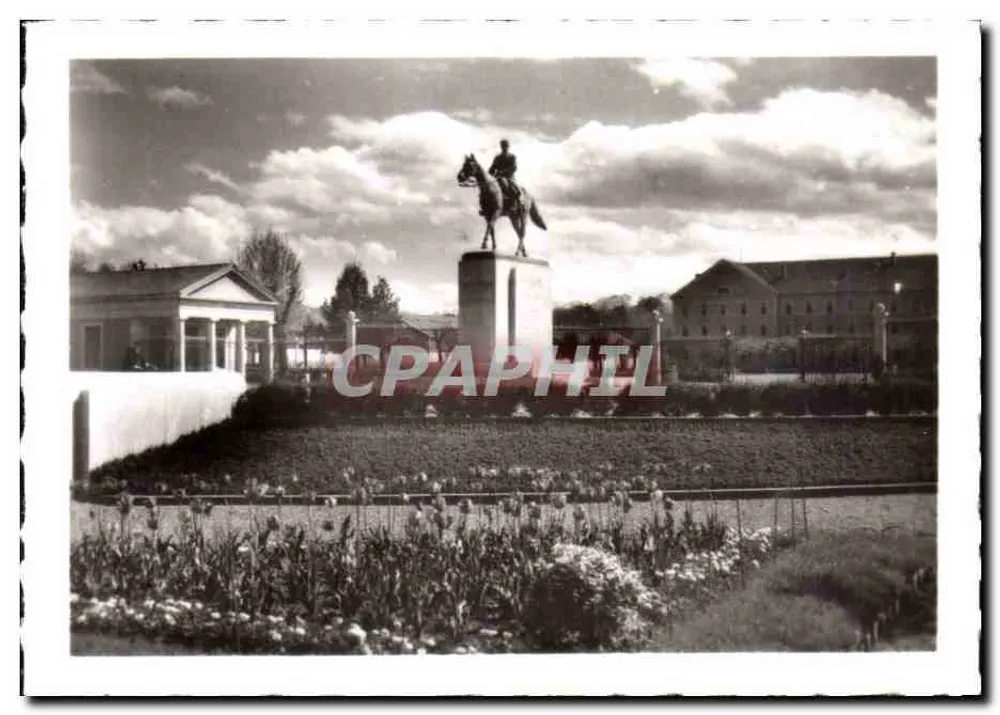 Tarbes - O Monumento do Maréchal Foch - Frente