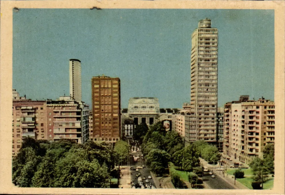 Piazza della Repubblica — vista urbana com arranha-céu e avenida Victor Pisani — editor desconhecido - Frente