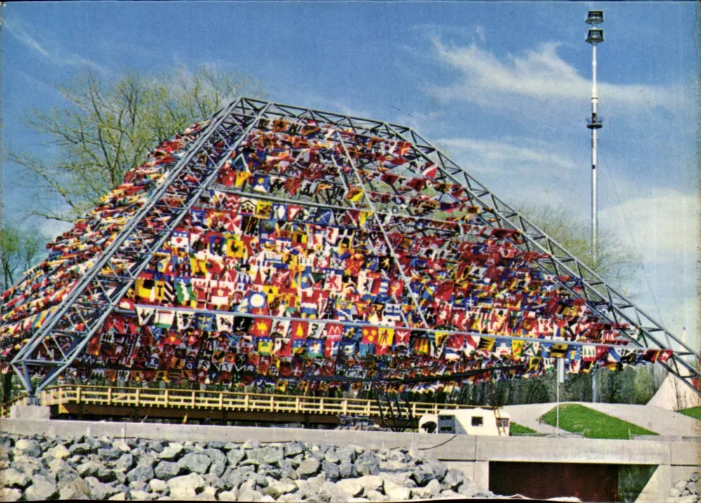 Pyramide der Fahnen — Schweizerische Nationalausstellung, Lausanne — Offset J. Genoud SA, Lausanne - Vorderseite