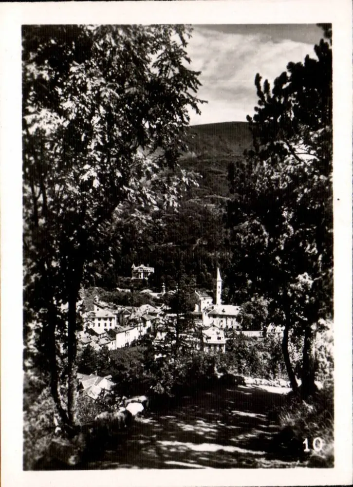 एक घुमावदार गांव — झाड़ियों से देखा गया — अज्ञात एडिटर, श्रृंखला संख्या 10 - आगे