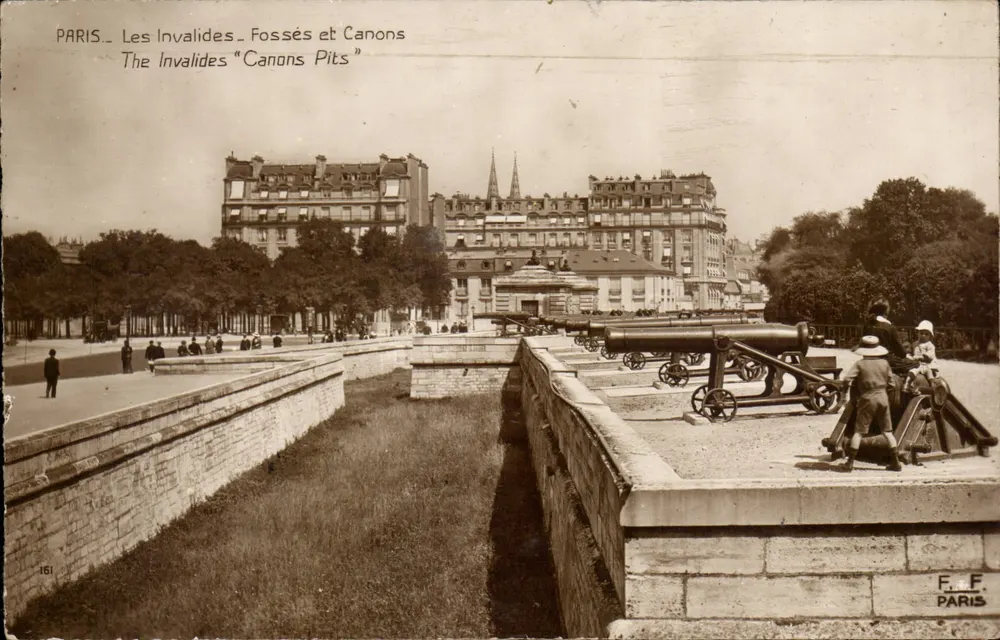 Paris - Les Invalides - Fossés e Canhões — F.F. Paris, n°161 - Frente