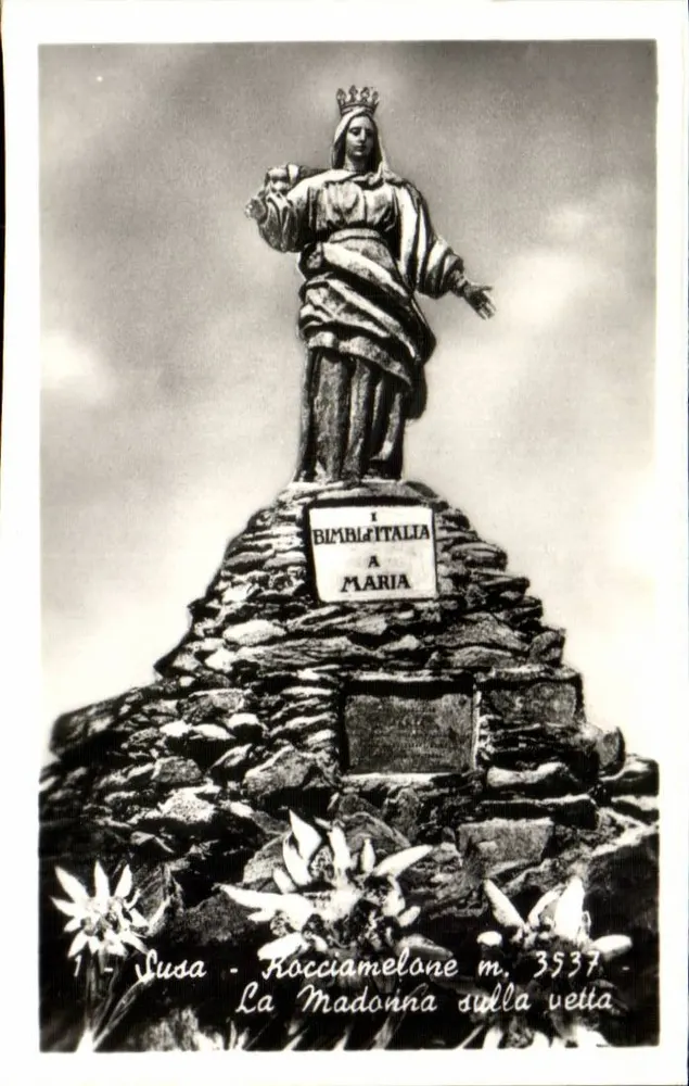 Susa - Rocciamelone m. 3537 - La Madonna sulla vetta — Statue der gekrönten Jungfrau Maria auf einem felsigen Sockel - Vorderseite