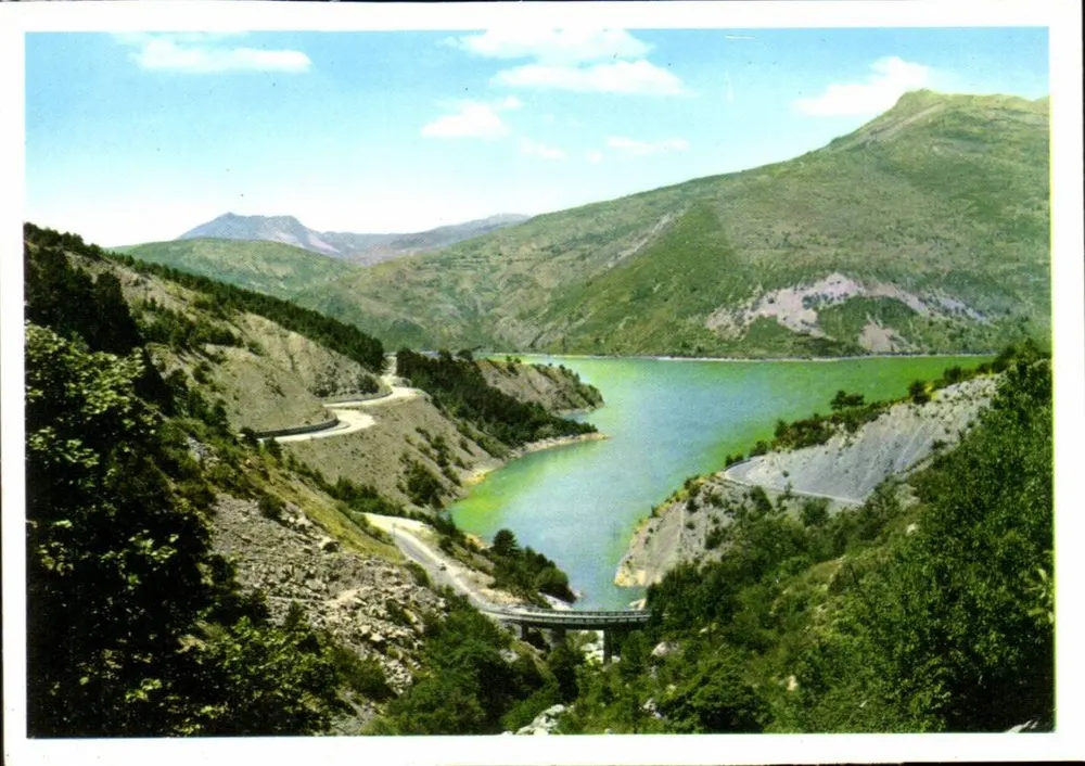 Staudamm von Castillon — Panoramablick - Vorderseite