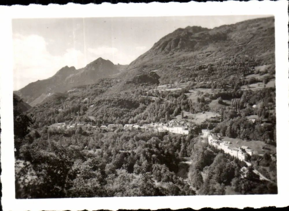 Luz-Saint-Sauveur — Vista geral de St-Sauveur - Frente