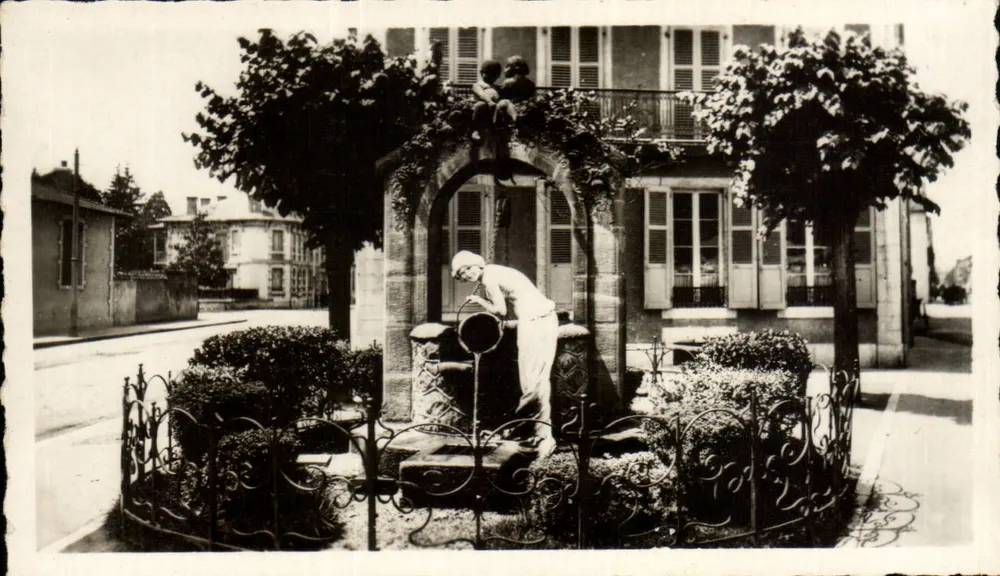 Pau - La femme au puits de Gabard — n°104 - Recto