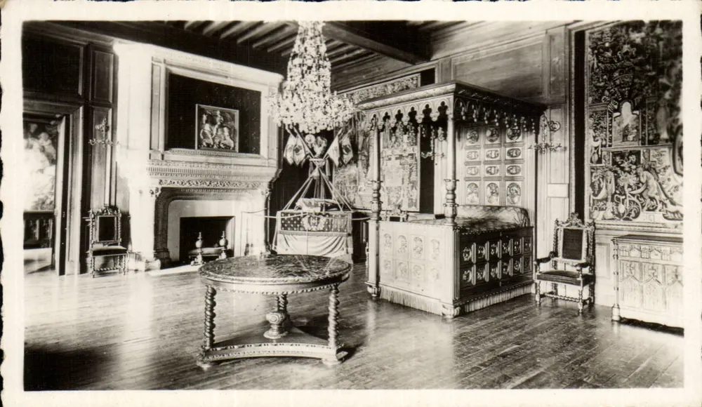 Pau - Das Schloss — Das Zimmer der Könige von Navarra genannt das von Henri IV — 17 - Vorderseite