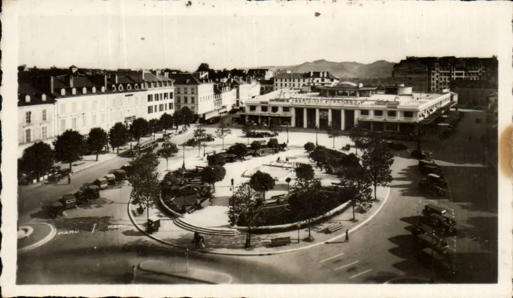 Pau — Vista geral da Praça Georges Clémenceau — 156 - Frente