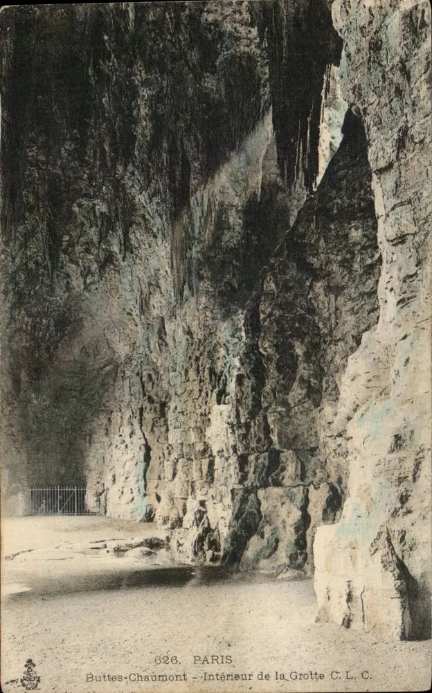 Buttes-Chaumont - Interior da Gruta C. L. C. — Paris - Frente