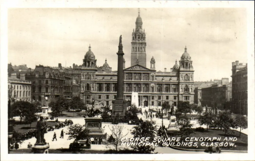 George Square, Cenotaph und Rathäuser, Glasgow — Panoramablick — unbekannter Verleger, Seriennummer nicht sichtbar - Vorderseite