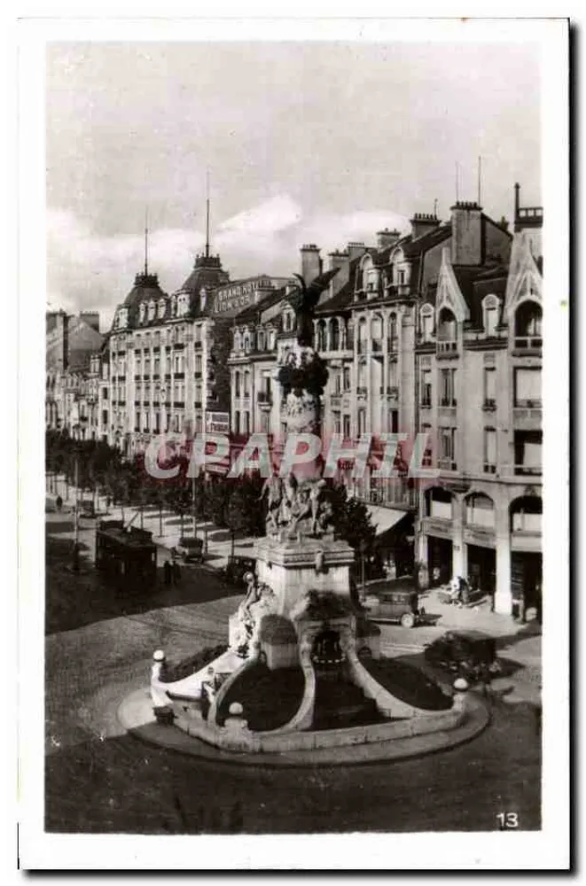 Place de la République — Fontaine monumental — n°13 - Frente