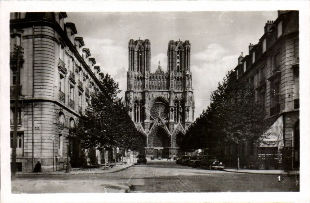 Catedral de Nossa Senhora de Paris — vista da rua — n°1 - Frente