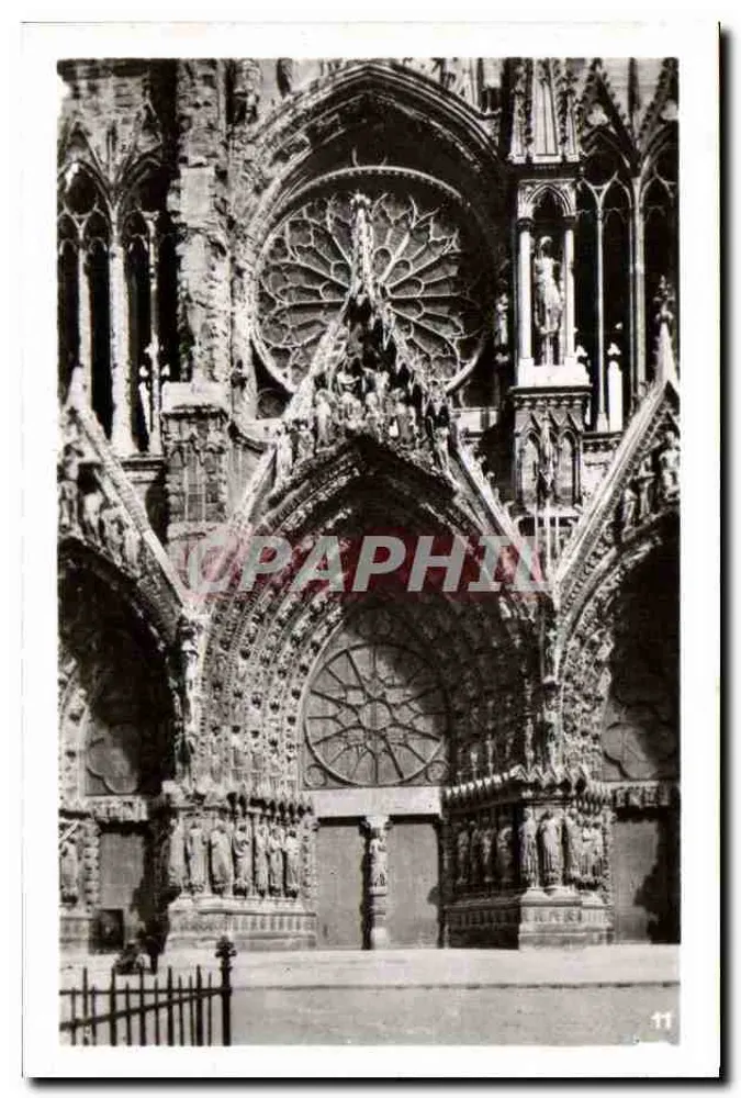 Fachada da catedral Notre-Dame de Paris — vista da roseira central — n°11 - Frente