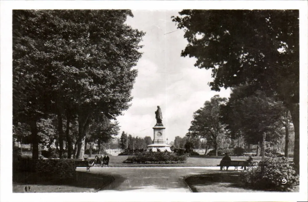 Statua w parku — centralny monument z alejami i ławkami — nr 9 - Awers