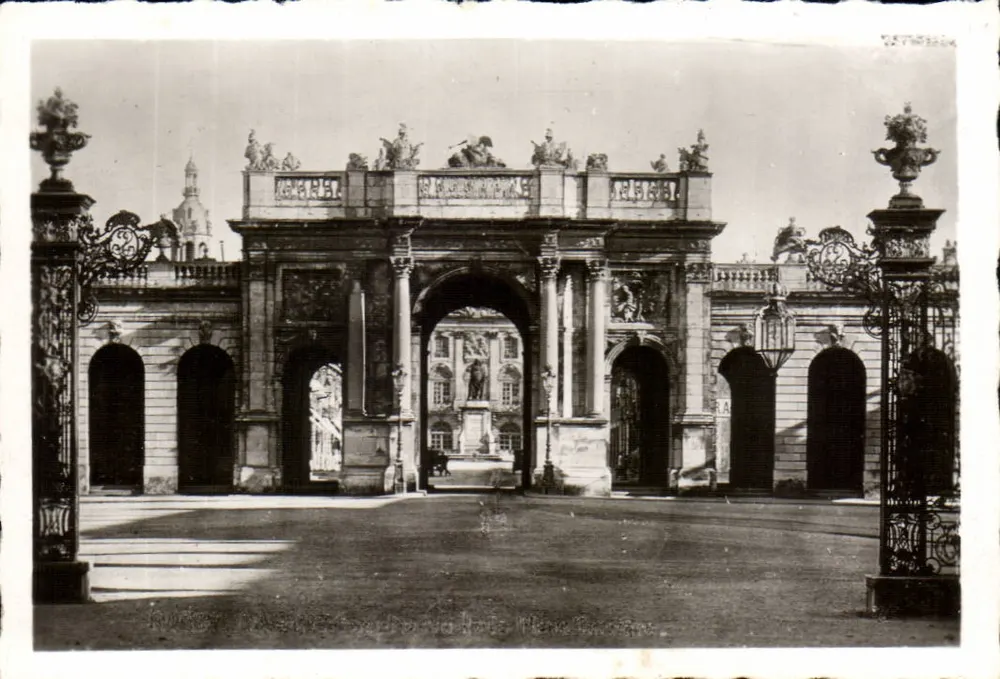 NANCY - O Arco do Triunfo - Frente