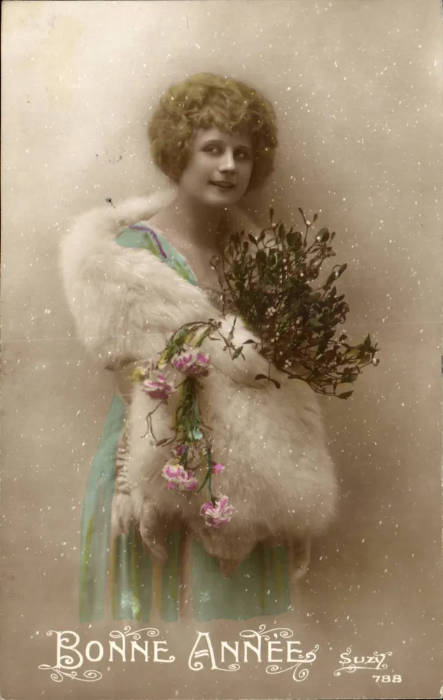 Frau in Pelz mit Blumenstrauß — Frohe Weihnachten — Suzy 788 - Vorderseite